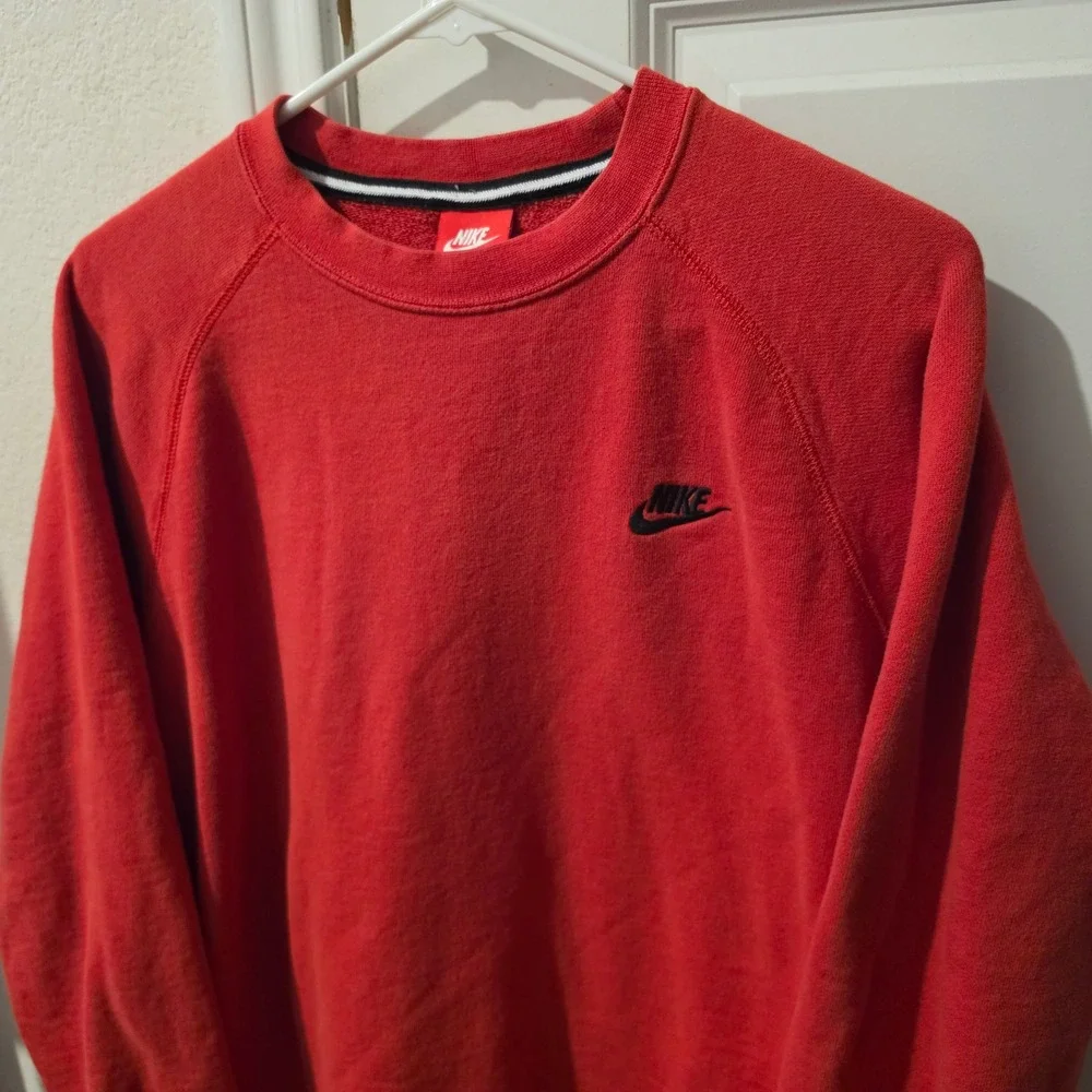 Nike Mens Red Crewneck Sweatshirt Raglan Sleeve Embroidered Logo Size Large